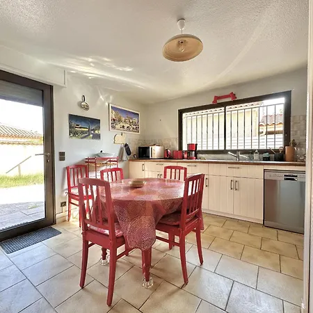 Holiday home Spacieuse 9 Pers Avec Piscine Privee, Grand Jardin, Parking A - Fr-1-781-71