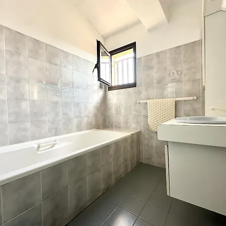 Holiday home Spacieuse 9 Pers Avec Piscine Privee, Grand Jardin, Parking A - Fr-1-781-71 Serignan